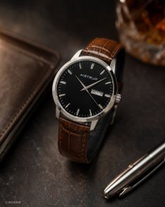 Reloj de pulsera sofisticado con esfera negra, visualización de día y fecha, y correa de cuero marrón con elegante textura de cocodrilo | AIW7803