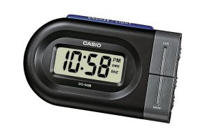 Reloj despertador digital Casio con luz LED y batería de 12 meses | DQ-543B-1EF