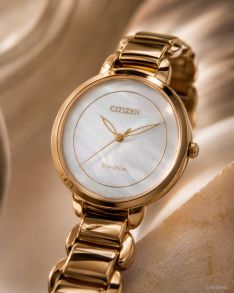 Citizen Eco-drive reloj de mujer con esfera de nácar | Elegancia chapada en oro rosa con seis meses de reserva de marcha | EM0673-83D