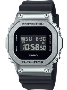 Reloj G-Shock digital con bisel de metal y pantalla invertida, serie Heritage | GM-5600U-1ER