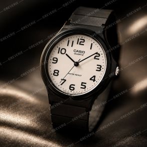 Reloj analógico clásico Casio con esfera blanca y números arábigos | MQ-24-7B2LEG