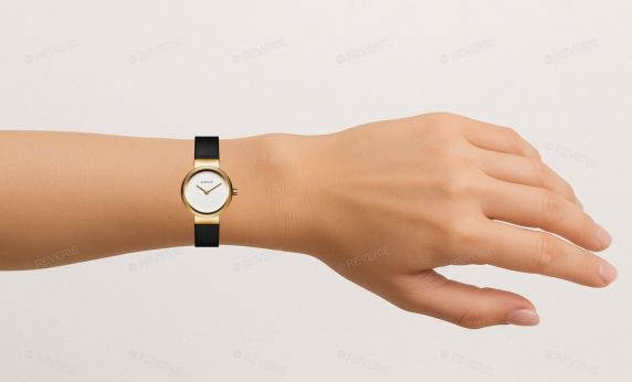 Reloj femenino con esfera blanca y acabado dorado | AIW7604
