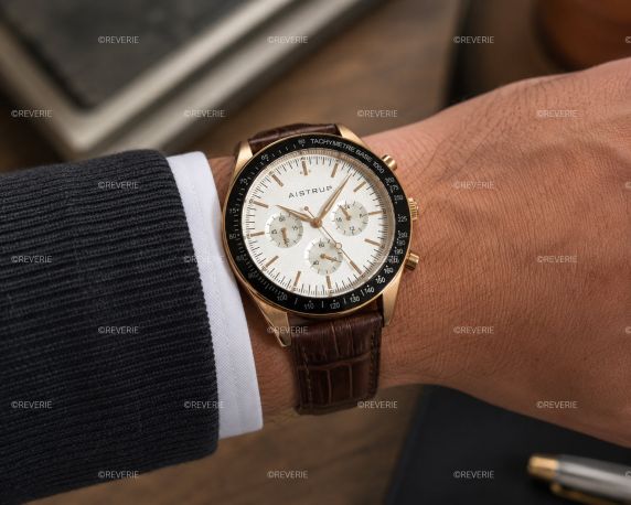 Aistrup AIW8702 Classic Sapphire Chronograph reloj de hombre con esfera blanca y correa de cuero marrón | AIW8702