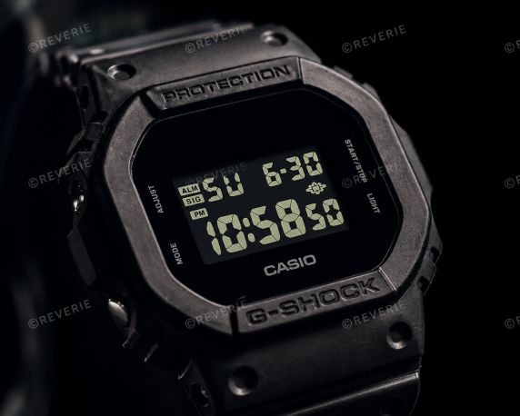 Reloj digital negro G-Shock Stealth con resistencia al agua 200M | DW-5600UBB-1ER