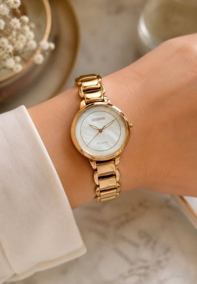 Citizen Eco-drive reloj de mujer con esfera de nácar | Elegancia chapada en oro rosa con seis meses de reserva de marcha | EM0673-83D