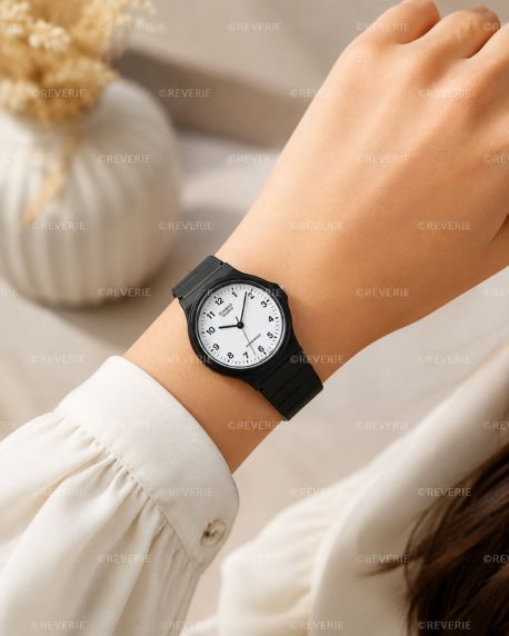 Reloj analógico Casio con esfera blanca y caja de resina negra | MQ-24-7BLLEG